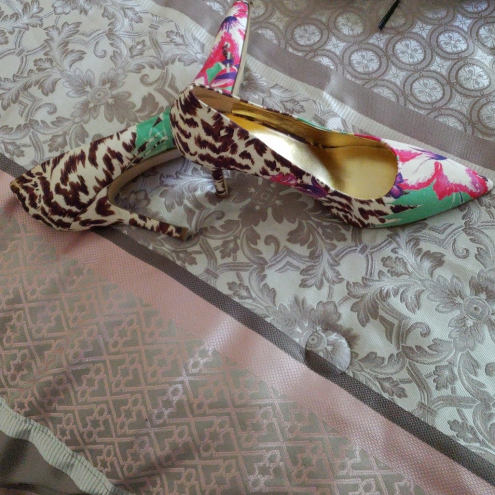 Nine West Floral print pumps